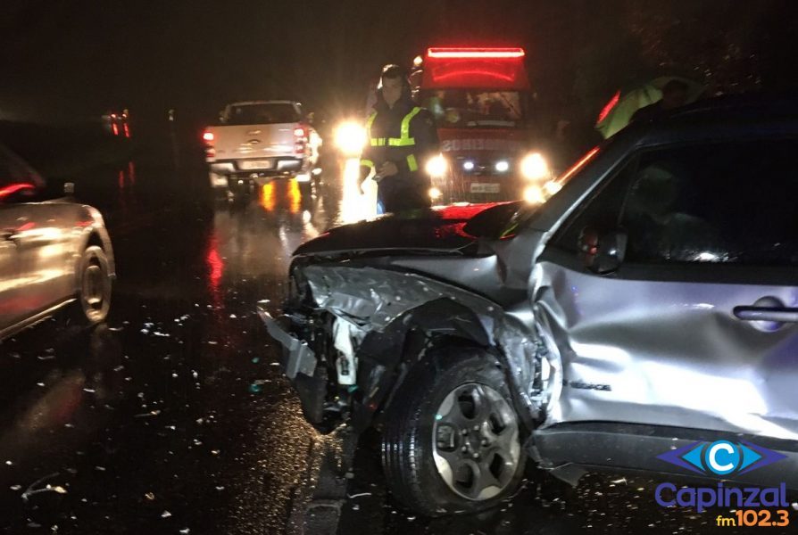 Colisão envolveu três veículos e deixou três feridos na BR 282 em Joaçaba