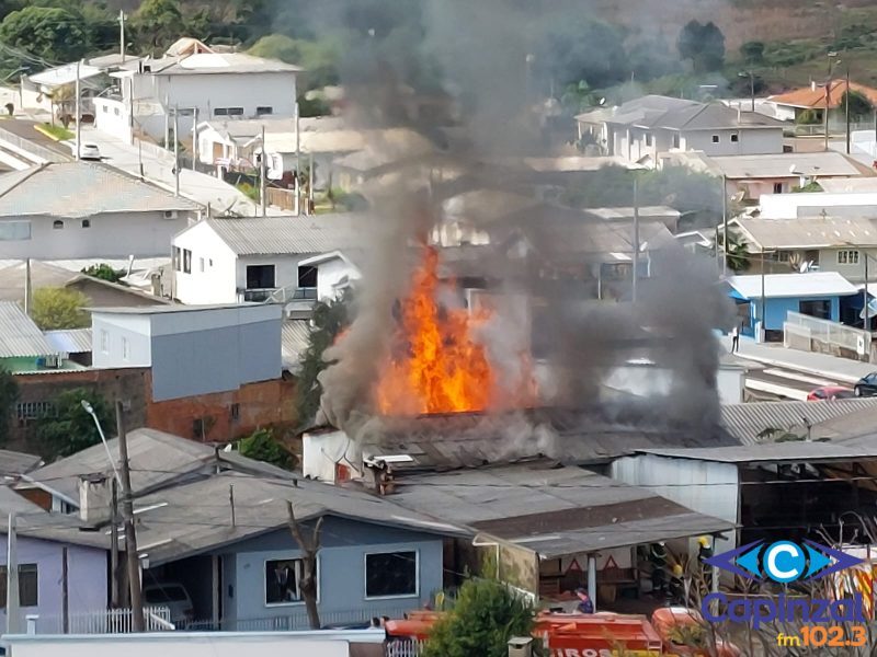 Fogo consome parcialmente residência no centro  de Campos Novos