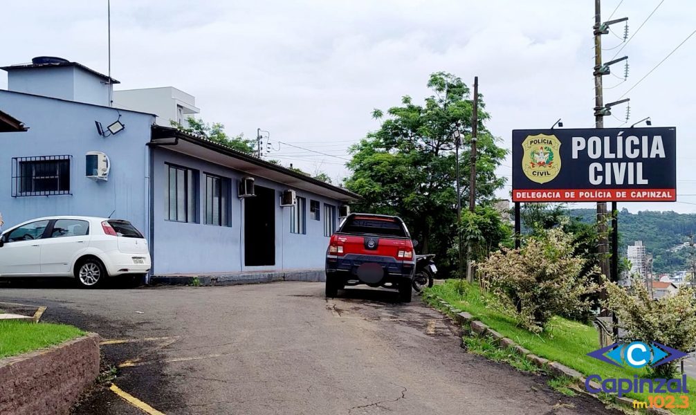 Carro da Argentina sai da pista e bate em barranco na BR-282 em Irani