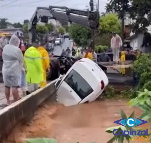 Rádio Capinzal - Homem Morre Após Ter Carro Arrastado Por Enxurrada Em ...