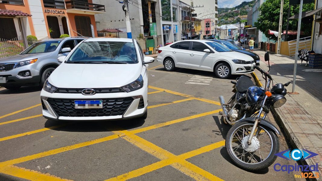 Rádio Capinzal Colisão Entre Carro E Moto Deixa Ferido No Centro De Capinzal 0111