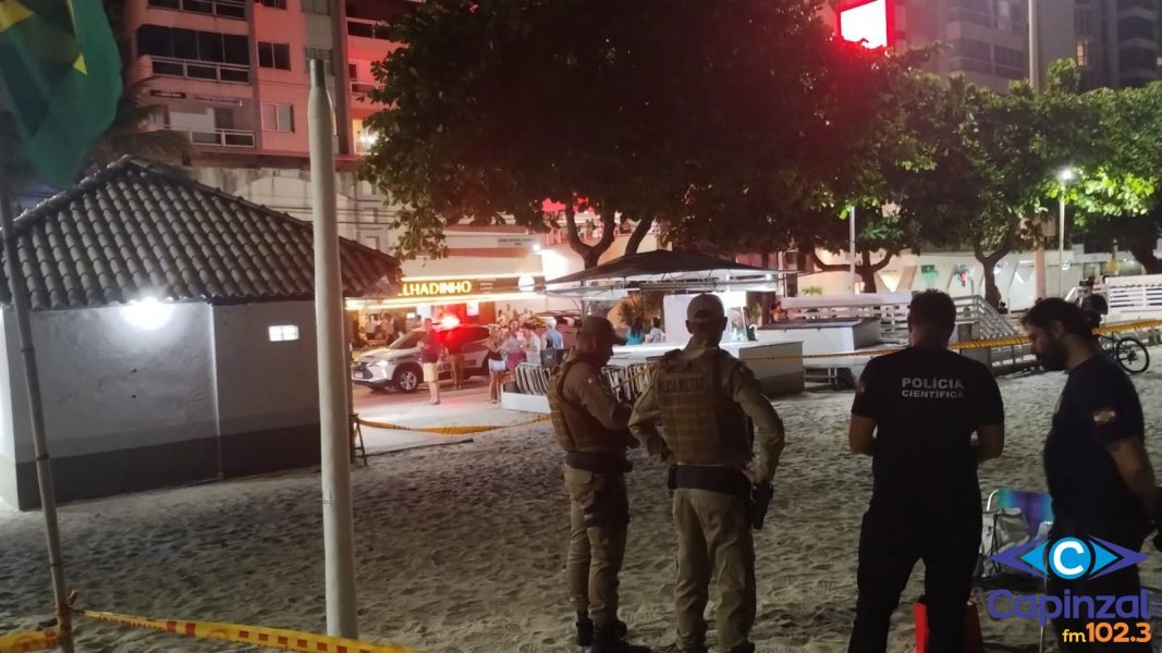 Homem atira contra ex-companheira na orla da praia de Balneário Camboriú