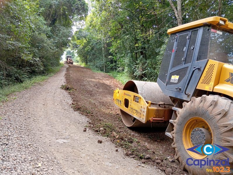 Secretaria de Transportes e Obras intensifica a recuperação das estradas rurais em Ouro
