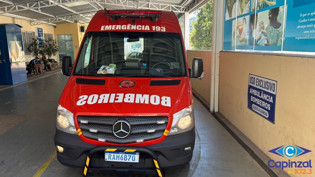 Bombeiros conduzem ao Hospital de Capinzal vítimas de acidente de trânsito em Zortéa