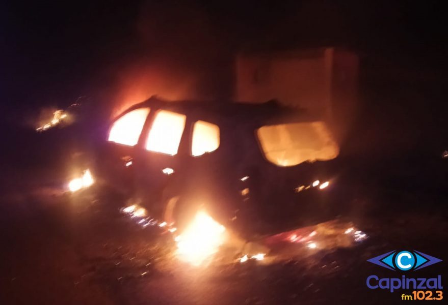 Motorista sofre queimaduras em incêndio que destruiu veículo entre Campos Novos e Zortéa
