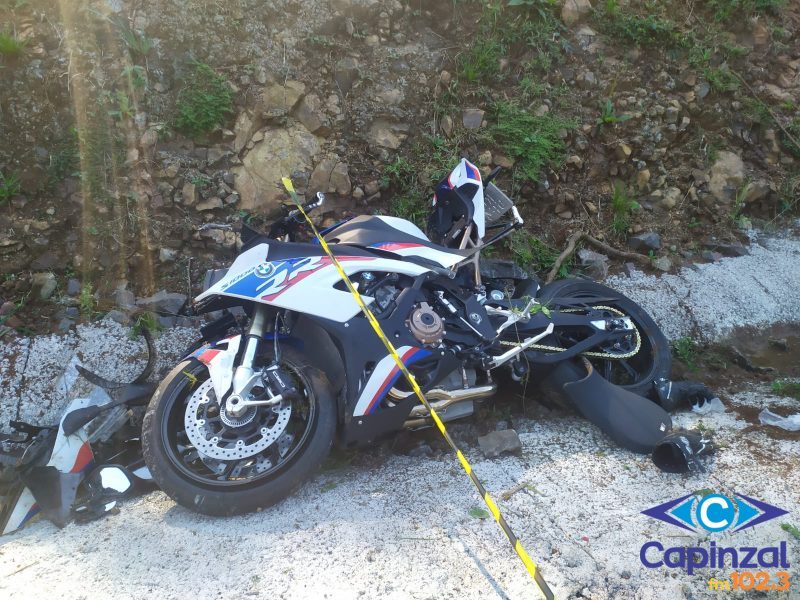 Motociclista sai de pista, colide em barranco e morre na BR 282