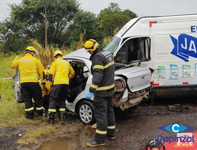 Colisão entre veículos mata duas pessoas em Joaçaba