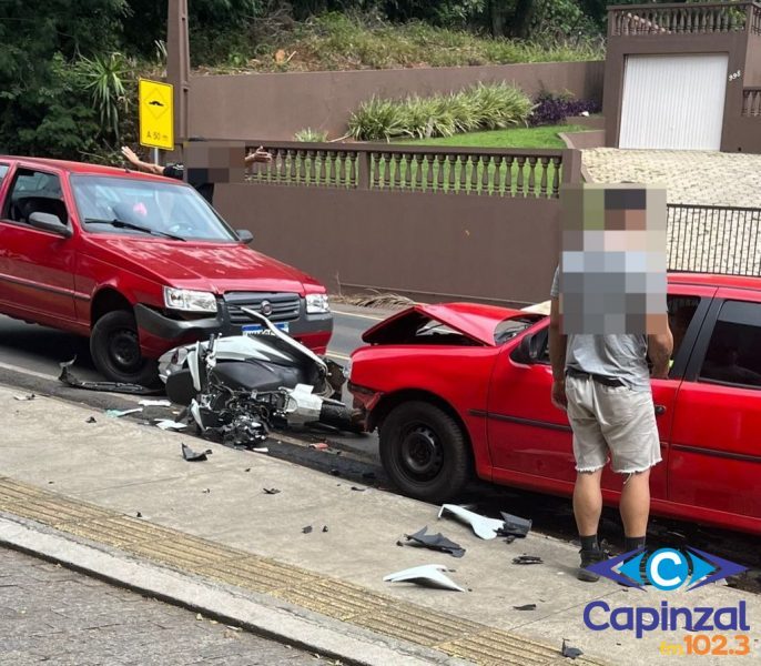 Forte colisão entre carro e moto deixa mãe e filha feridas no centro de Joaçaba