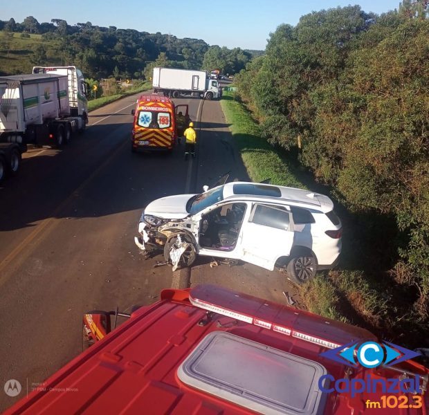 Colisão com três veículos resulta em dois feridos na BR 282, em Campos Novos