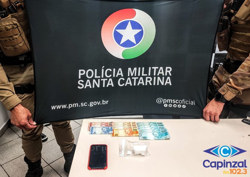 PM prende suspeito de tráfico de drogas durante a madrugada em Joaçaba