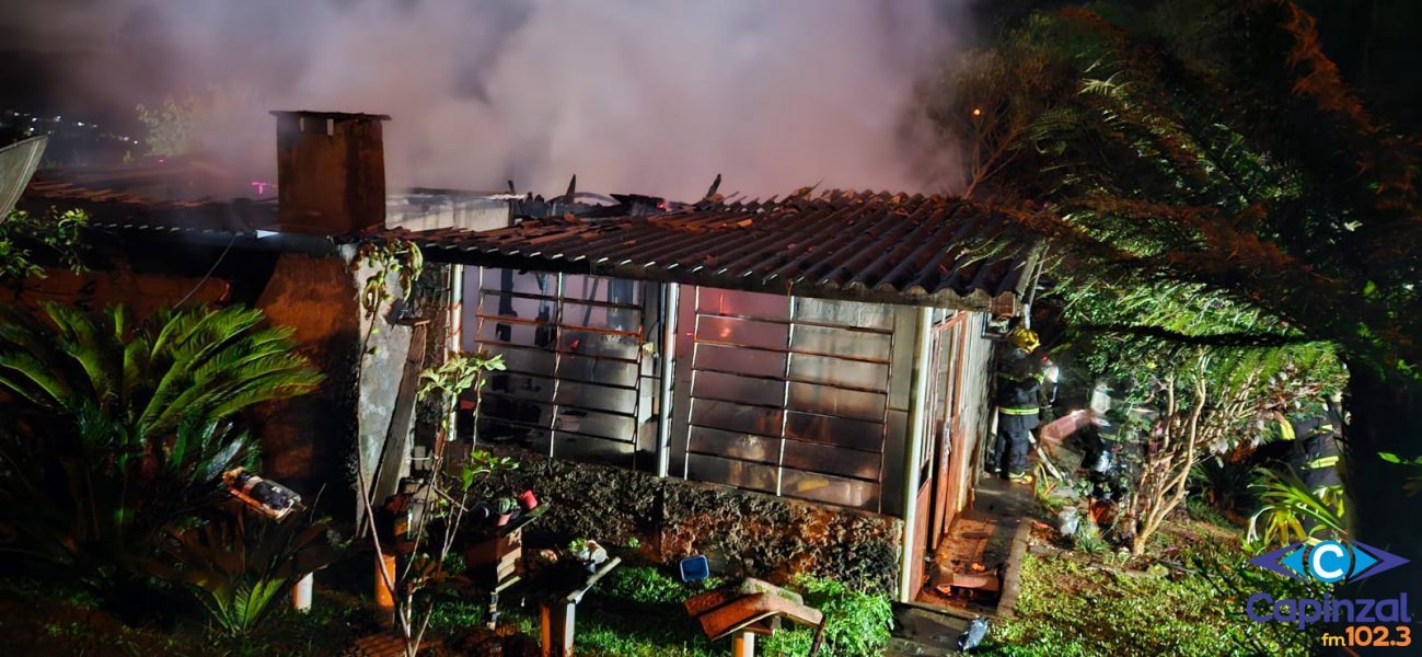 Incêndio destrói residência em Tangará