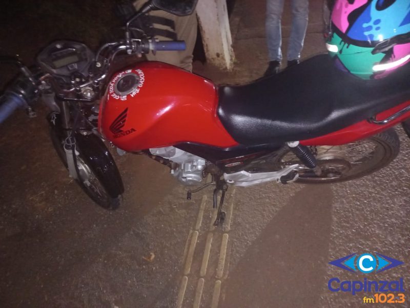 PM apreende moto após condutor sem habilitação tentar fugir de abordagem em Capinzal