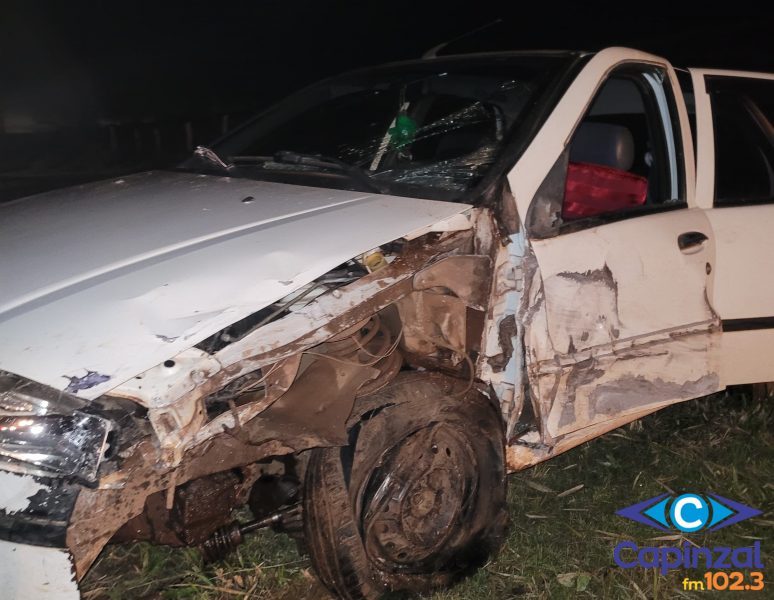 Colisão entre caminhonete e veículo de passeio deixa dois feridos no interior de Campos Novos