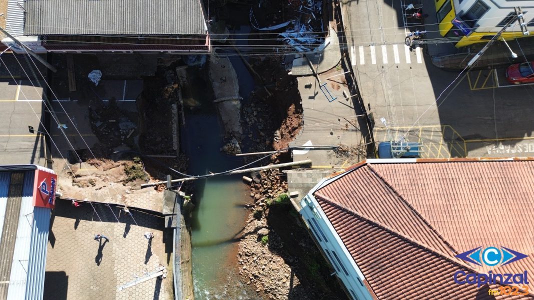 Dois meses depois de fortes chuvas, prefeitura aguarda projeto para construção de ponte no Rio Capinzal