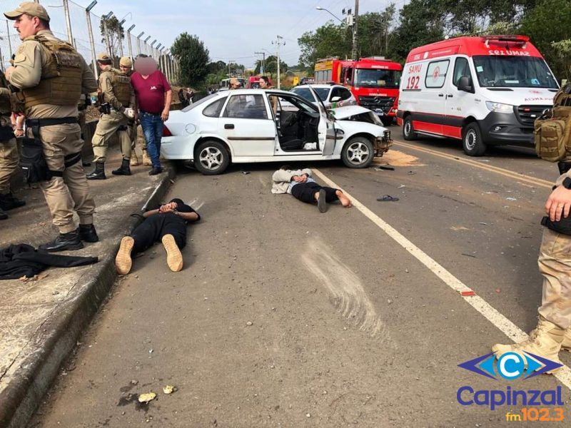 Perseguição em Joaçaba termina com capotamento de carro e prisão de suspeitos de furto