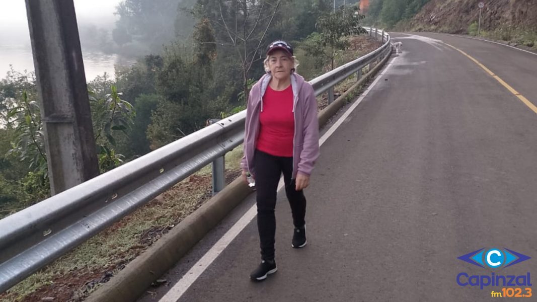 Rádio Capinzal – Una mujer de 71 años cuenta cómo caminar diariamente desde hace 20 años garantiza su salud y bienestar