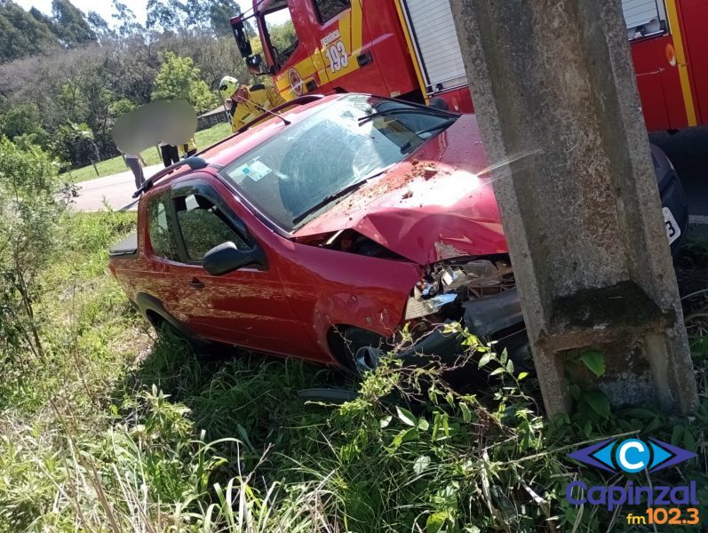 Casal fica ferido após colisão de picape em poste no interior de Capinzal