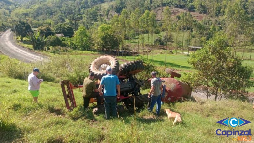 Trator capota durante trabalho em propriedade rural na região