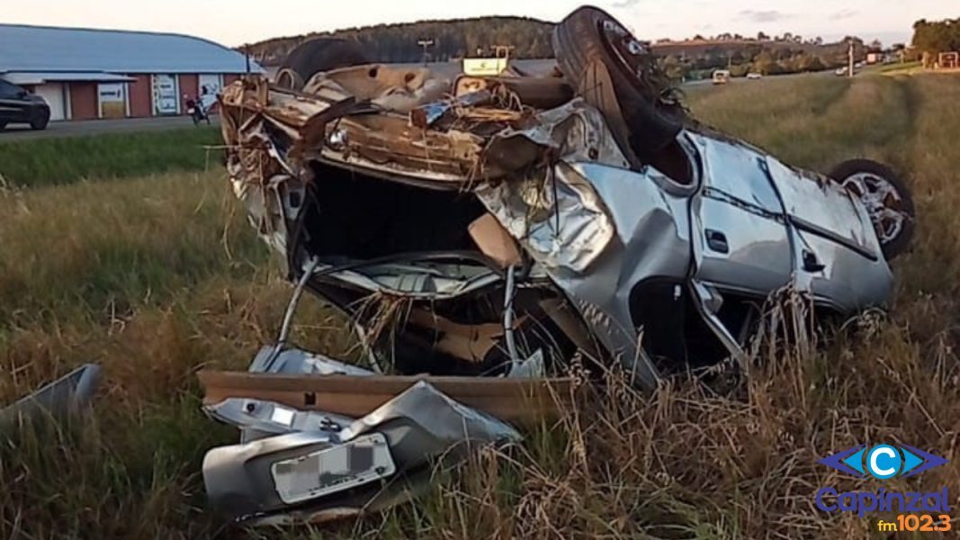 Capotamento deixa quatro feridos na BR-470 em Campos Novos