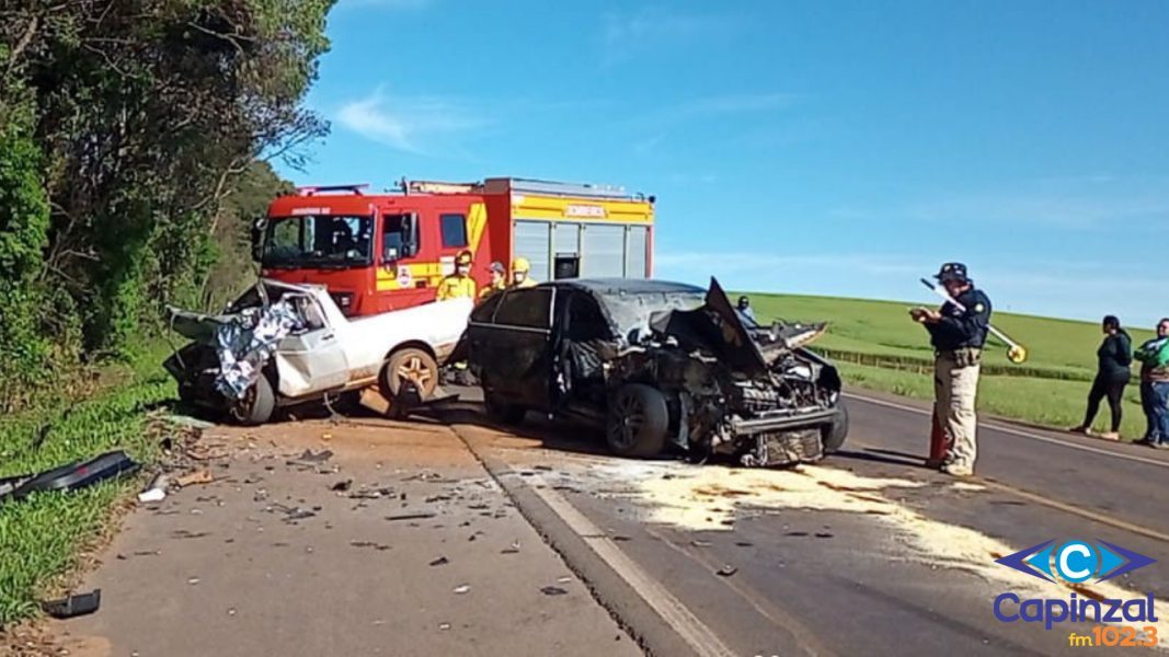 Colisão frontal deixa dois mortos e três feridos na BR-282