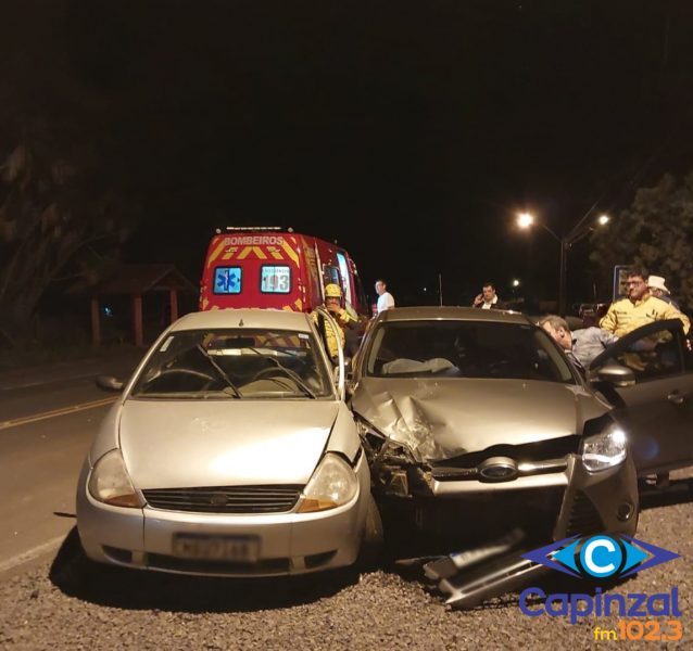 Colisão entre dois veículos mobiliza o Corpo de Bombeiros em Videira