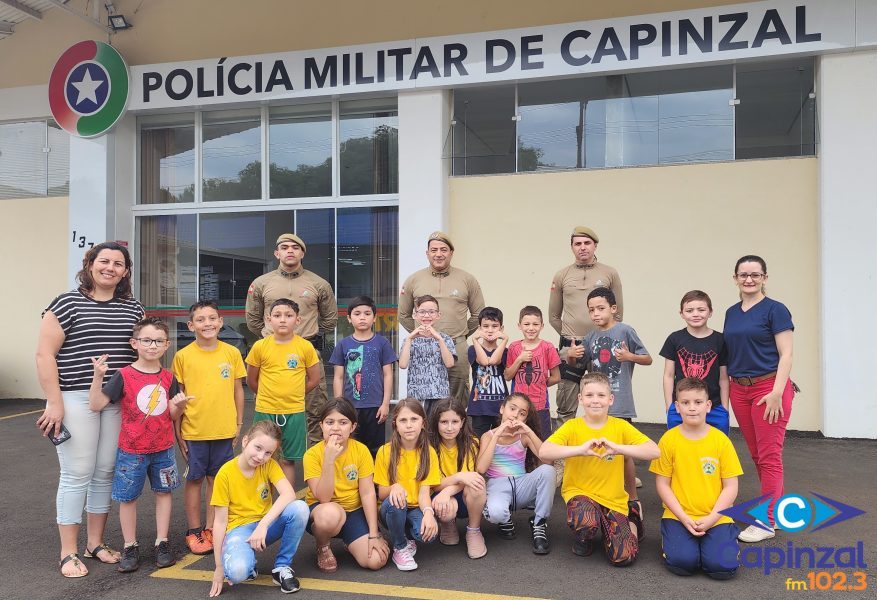 Alunos da Escola Carlos Jaime da Rocha visitam a 2ª Companhia da Polícia Militar de Capinzal