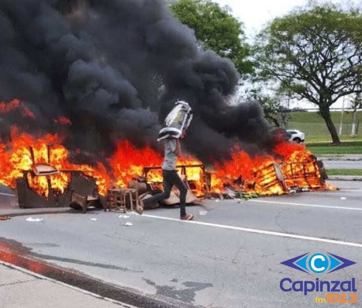 Guerra entre facções bloqueia vias na Grande Florianópolis e deixa mortos