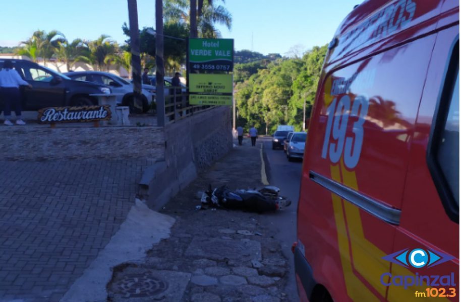 Motociclista fica ferido em acidente no centro de Ipira