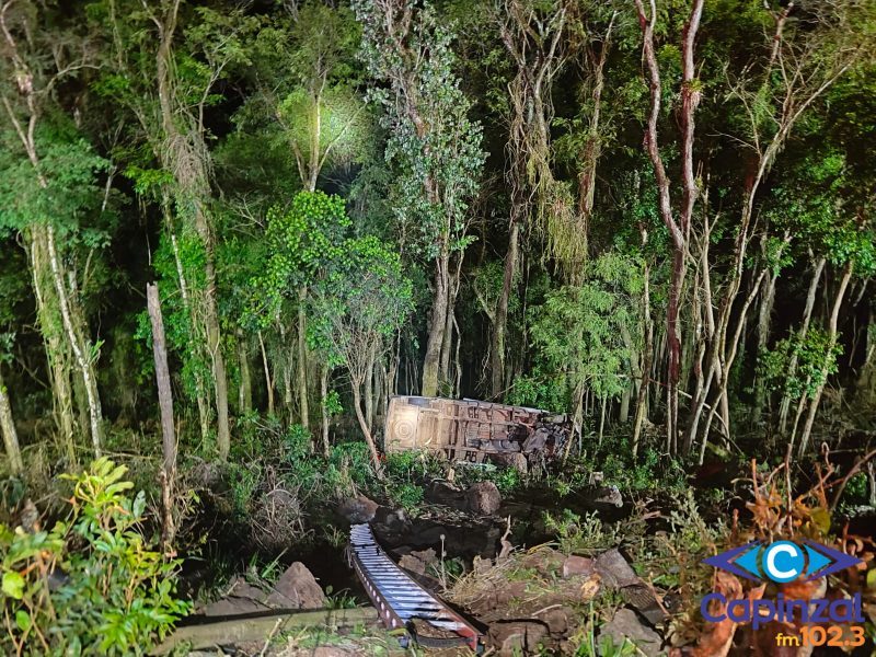 Carro e Van da Banda Nave Som se envolvem em acidente com vários feridos em Alto Bela Vista