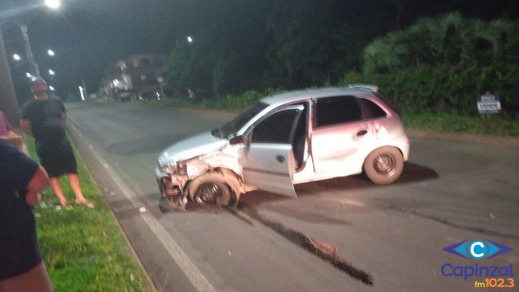 Motorista fica ferido após colisão contra poste e capotamento em Catanduvas