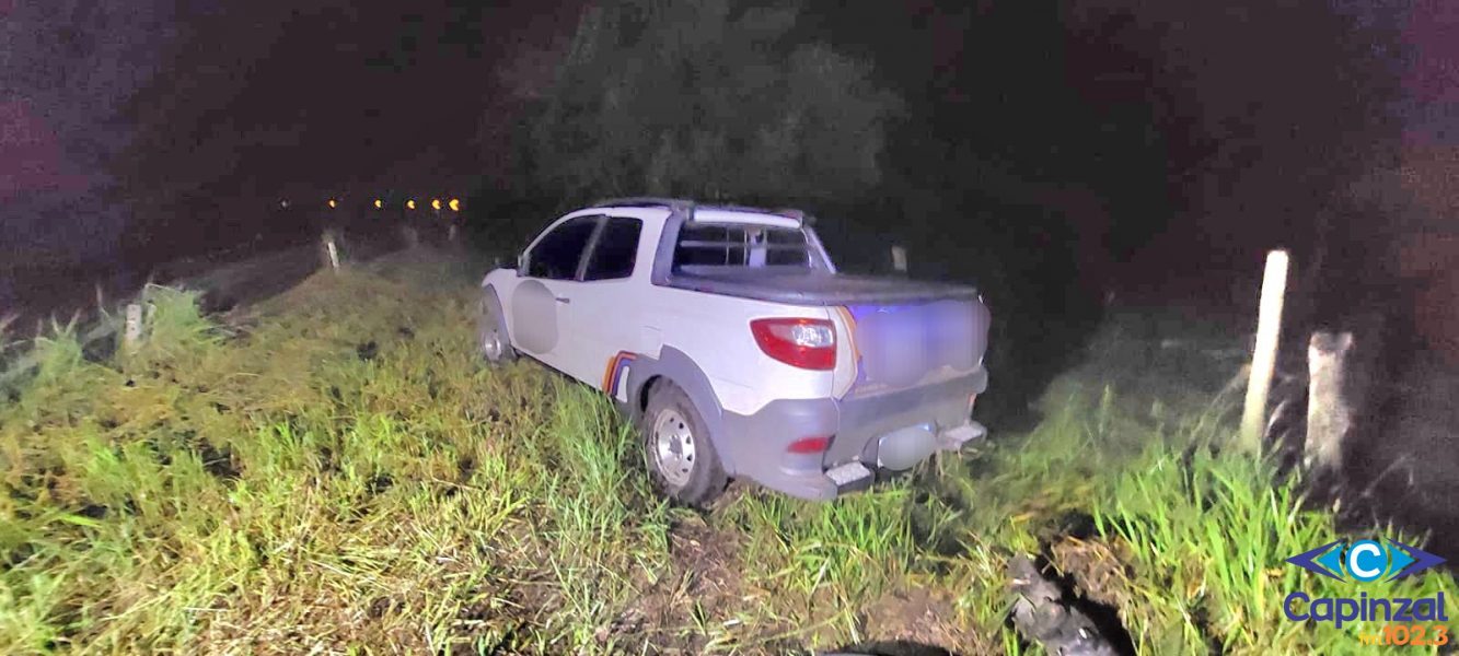 Motorista dorme ao volante e utilitário sai da pista na SC-150