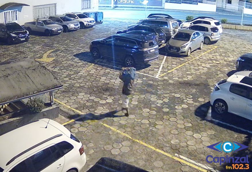 Encanador tem ferramentas furtadas de veículo no centro de Joaçaba