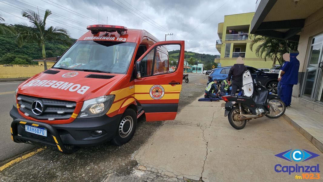 Colisão entre carro e moto deixa jovem ferido em Ouro