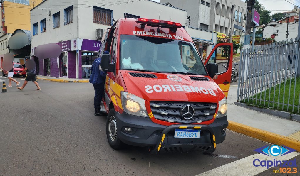 Ciclista de 16 anos fica ferido após colisão com carro no centro de Capinzal