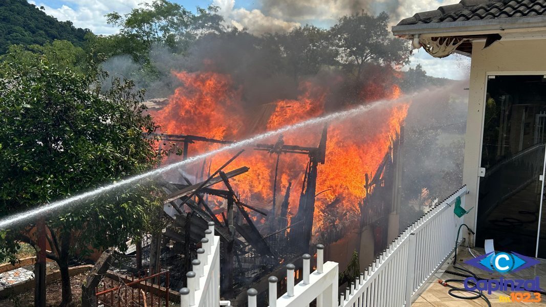 OUÇA: Solidariedade marca apoio à servidora pública que perdeu tudo após incêndio em residência em Capinzal