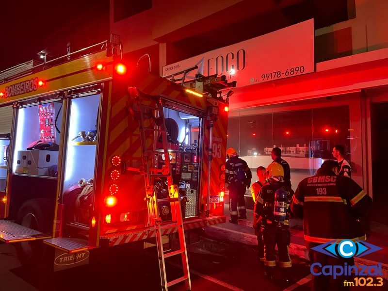 Bombeiros controlam princípio de incêndio em estabelecimento comercial de Joaçaba