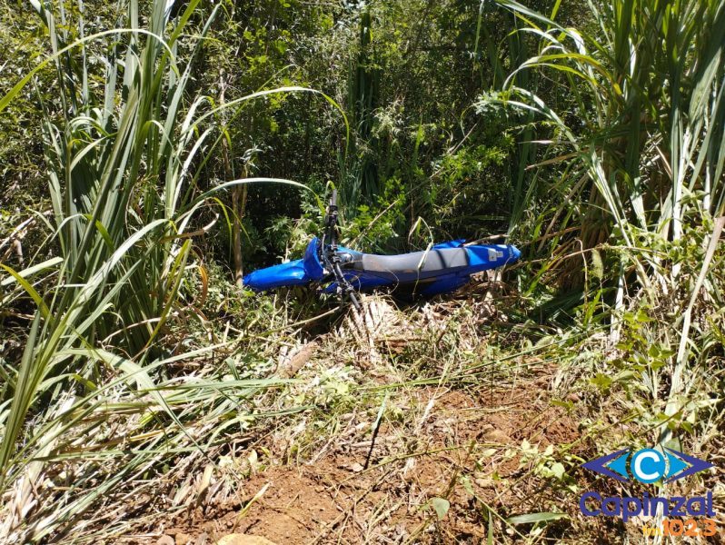 Rapaz fica ferido ao colidir moto em cerca de arame farpado no interior de Ipira