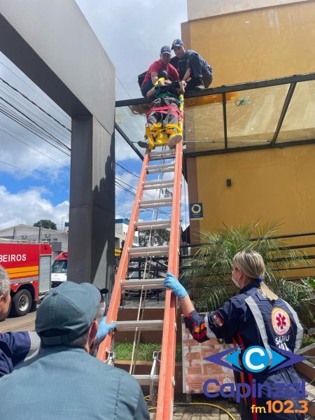 Bombeiros atendem trabalhador vítima de choque elétrico