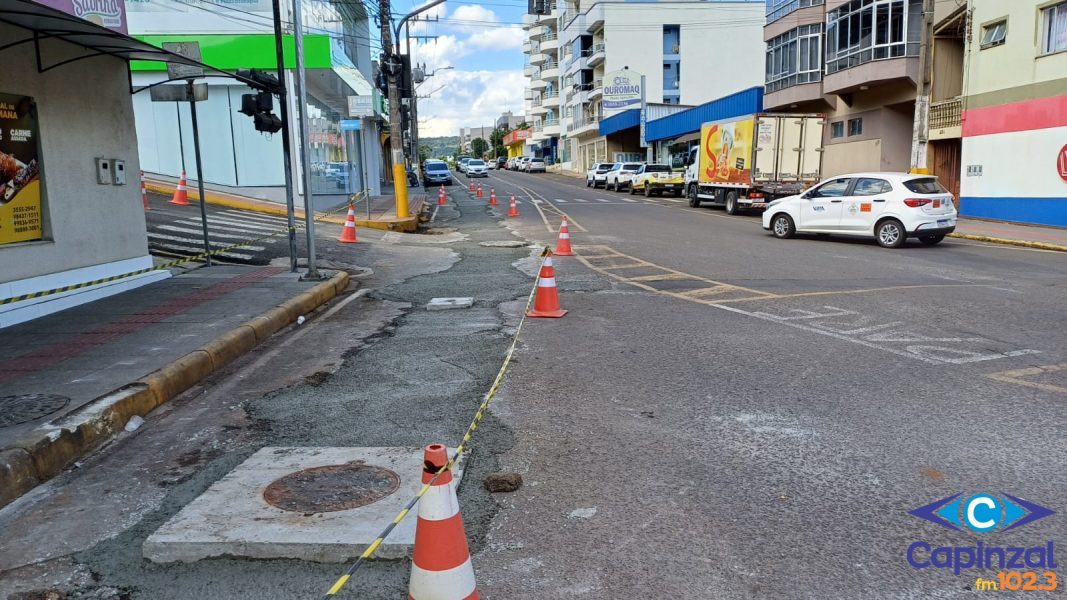 Prefeitura de Ouro adia aplicação de nova camada asfáltica em trecho da Rua Felipe Schmidt