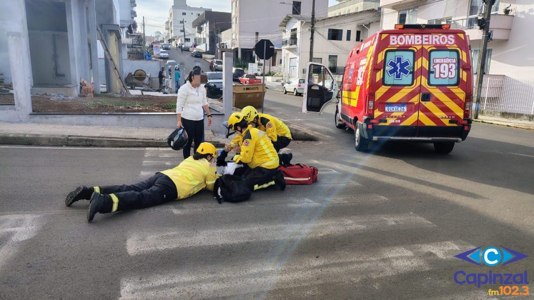 Colisão entre carro e moto deixa jovem ferido em Campos Novos