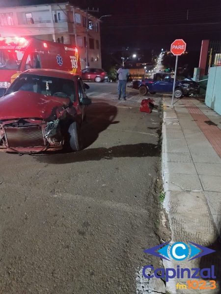 Colisão entre dois veículos mobiliza o Corpo de Bombeiros em Campos Novos