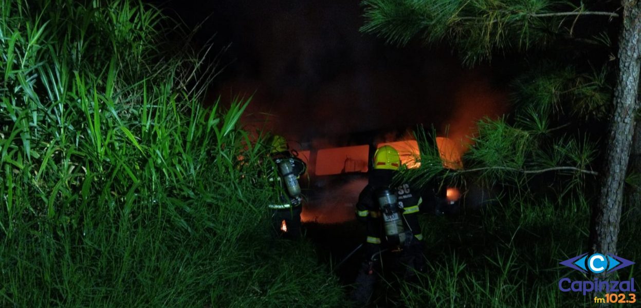 Incêndio em veículo deixa homem ferido em Salto Veloso