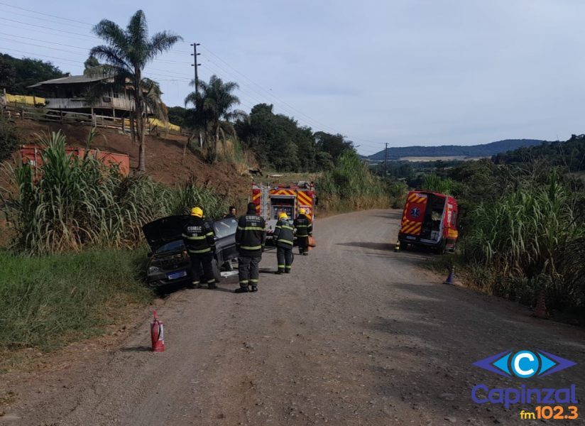 Princípio de incêndio veicular mobiliza o Corpo de Bombeiros na SC-465