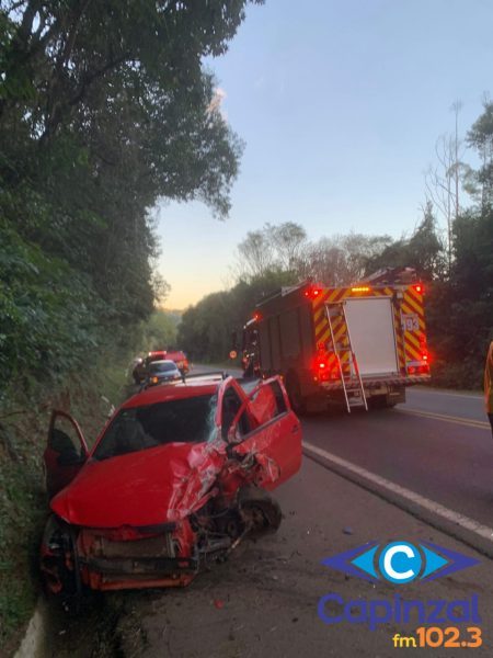 Colisão entre três carros e um caminhão deixa homem ferido na BR-282 em Erval Velho