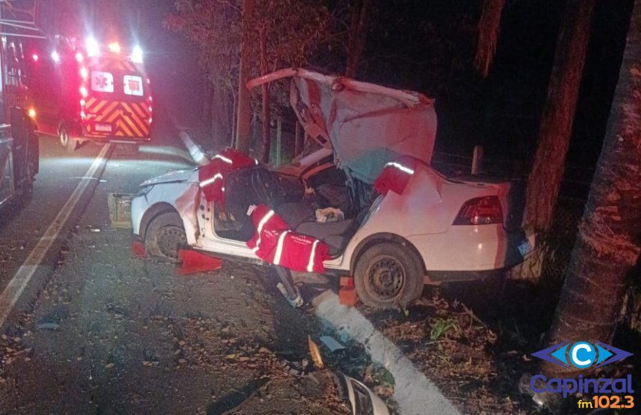 Condutor fica ferido após colisão com poste na SC-453 em Tangará
