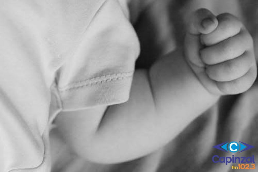 Bebê de um ano e meio é encontrado sozinho com sinais de hipotermia em casa de Chapecó