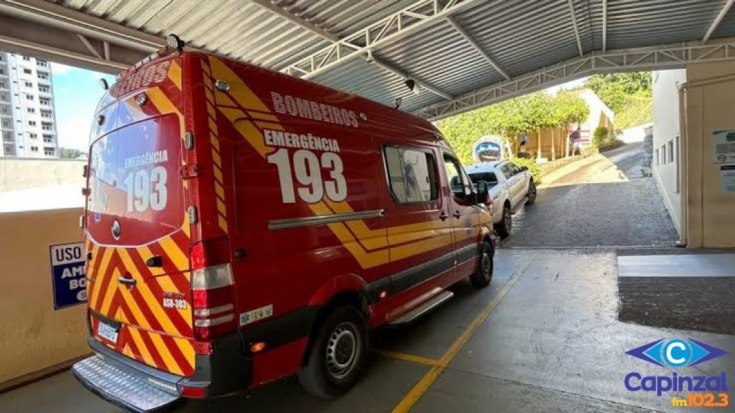 Bombeiros socorrem homem ferido após cair de barranco durante trabalho em Capinzal