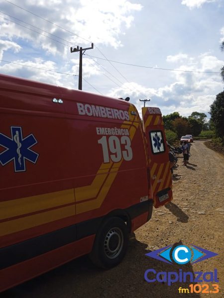 Homem é socorrido ferido após colisão entre motos no interior de Piratuba