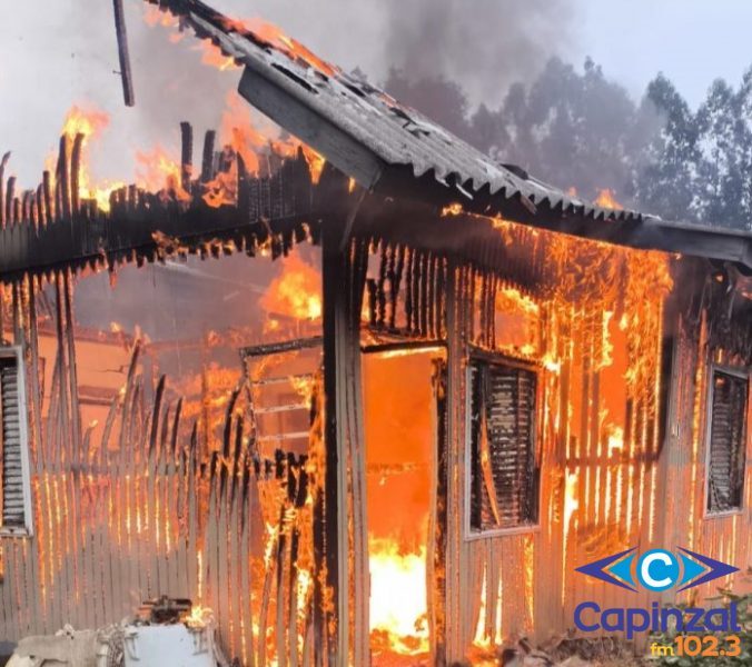 Incêndio destrói residência em Presidente Castello Branco