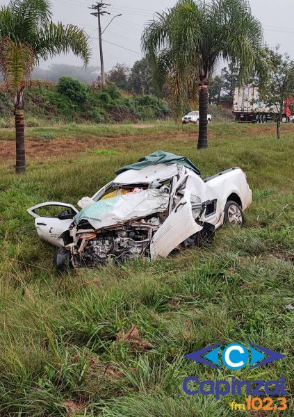 Motorista morre após colisão entre utilitário e carreta na BR-282 em Faxinal dos Guedes